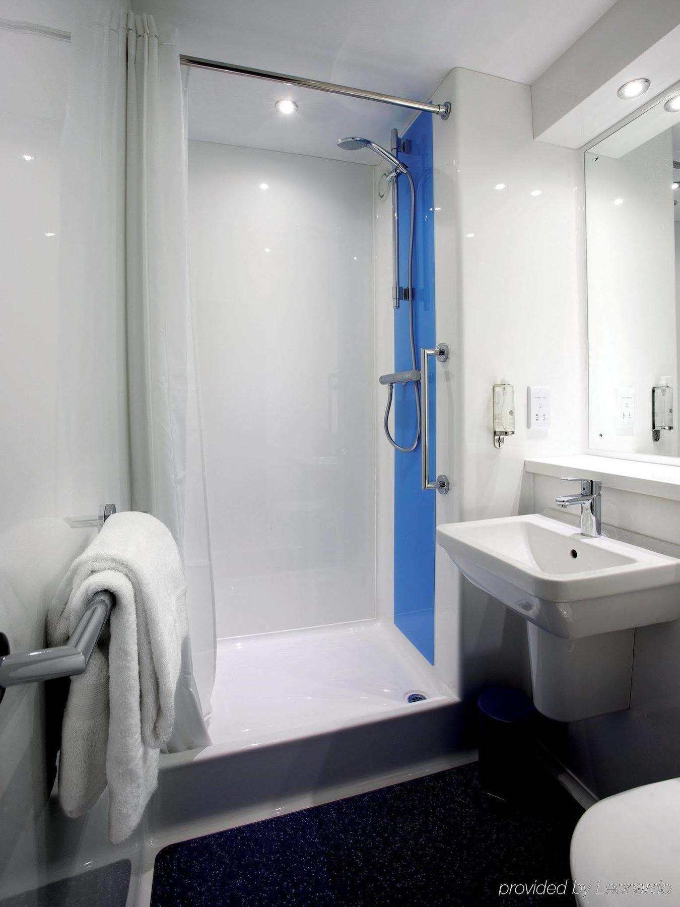 Travelodge Birmingham Central Broadway Plaza Екстер'єр фото