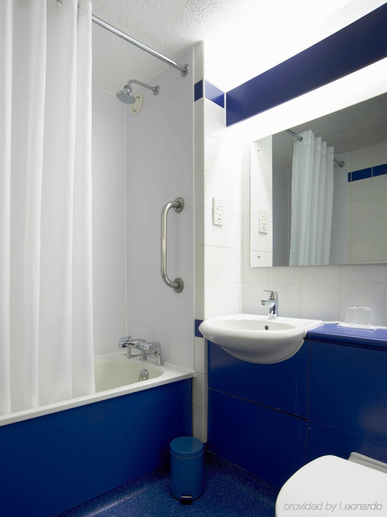 Travelodge Birmingham Central Broadway Plaza Екстер'єр фото