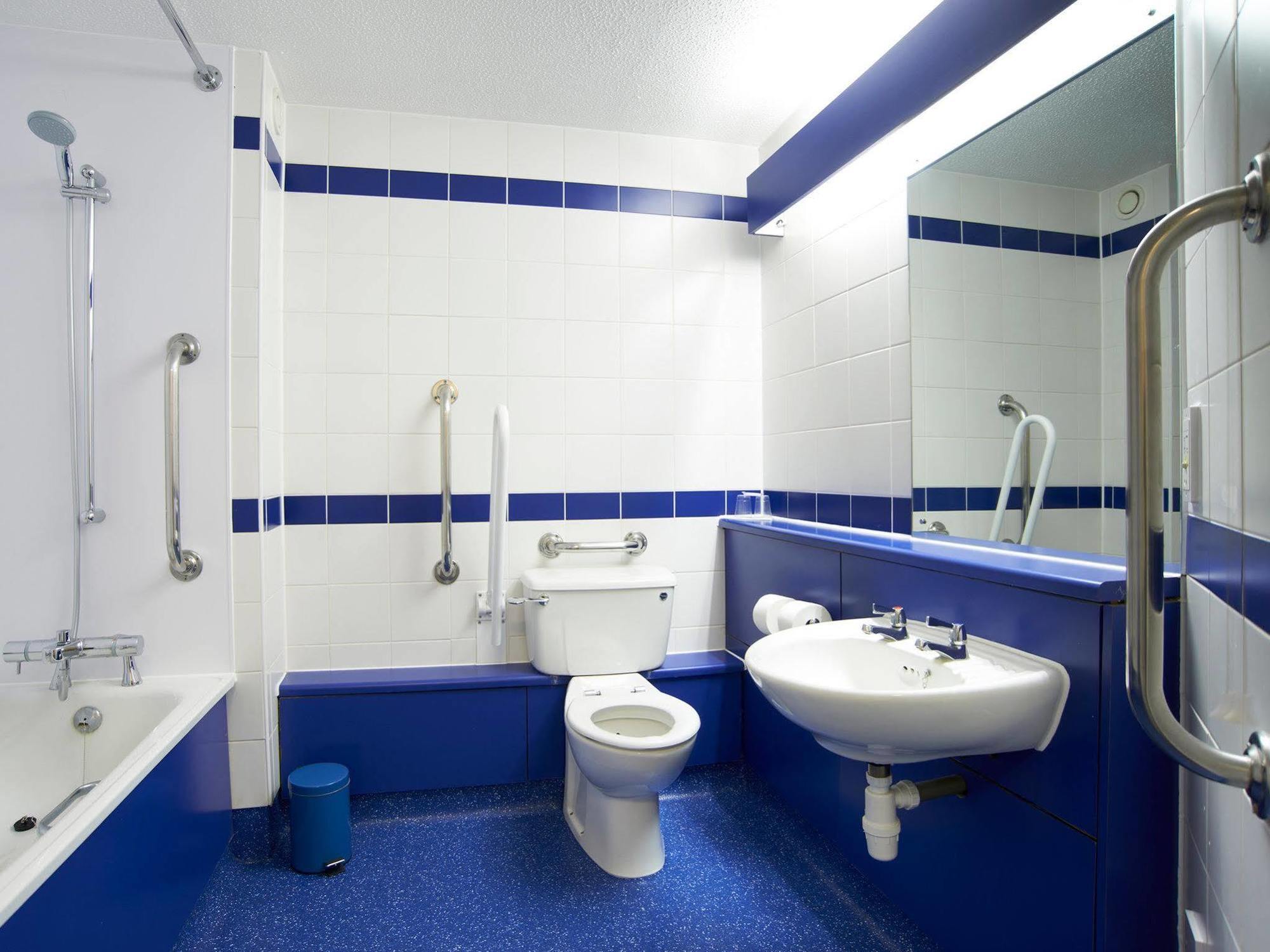 Travelodge Birmingham Central Broadway Plaza Екстер'єр фото