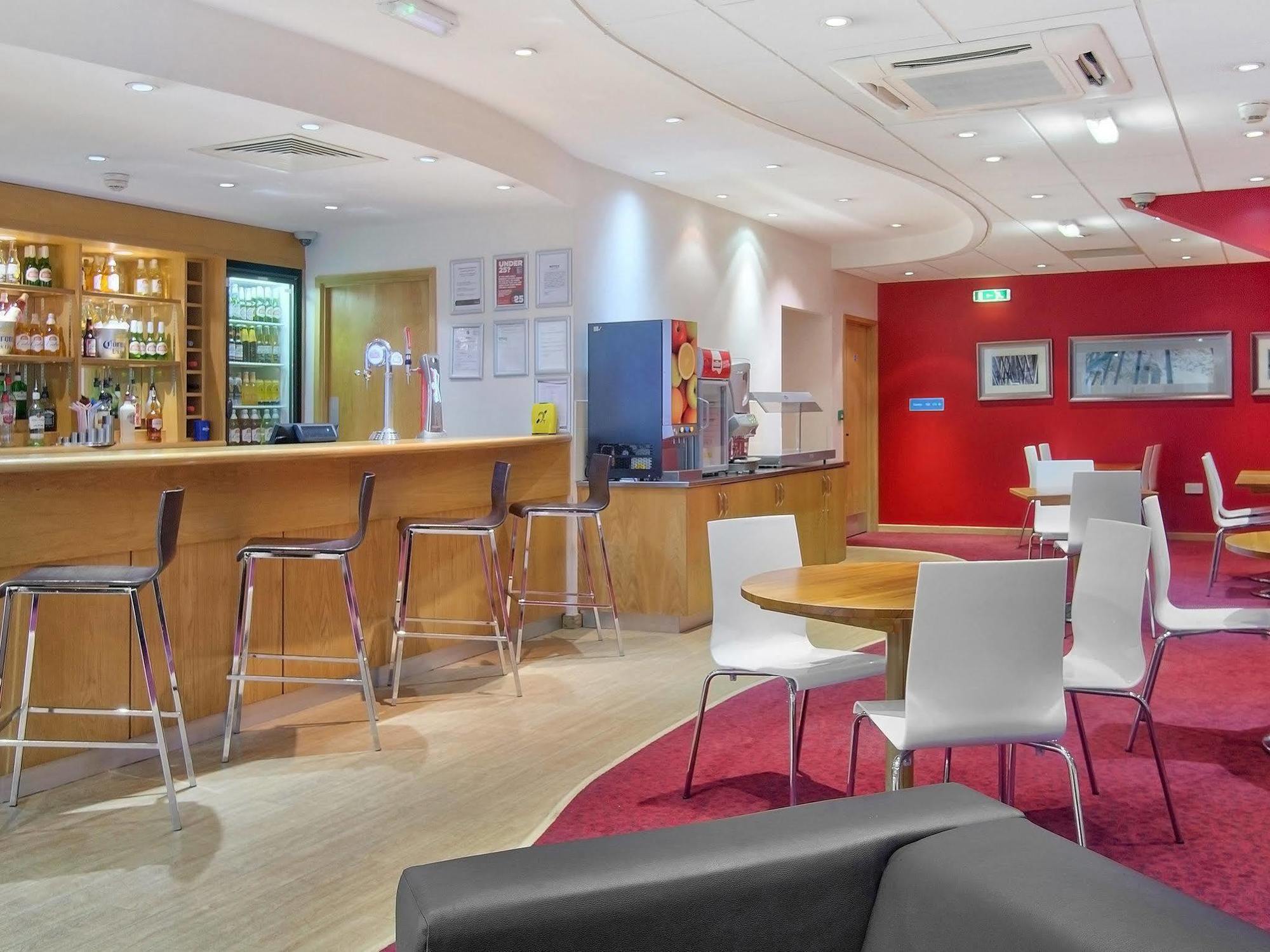 Travelodge Birmingham Central Broadway Plaza Екстер'єр фото