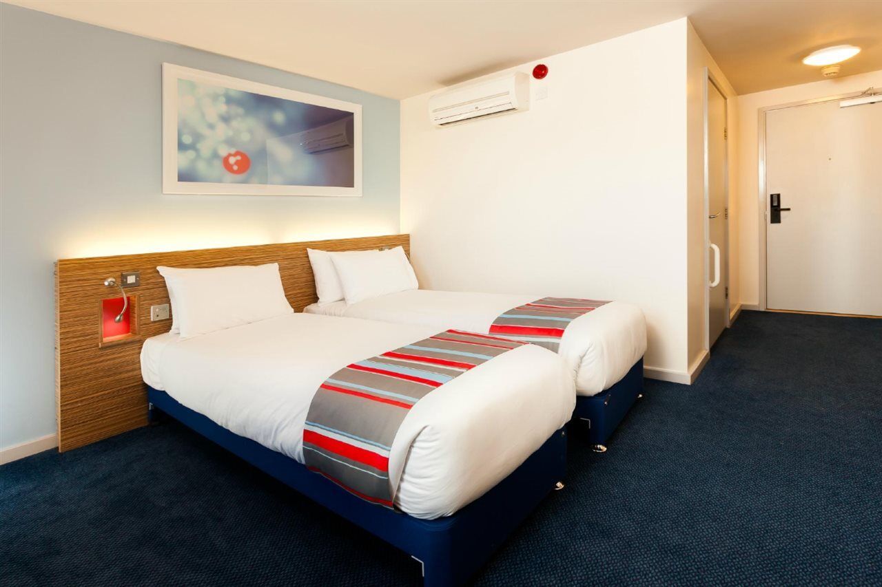 Travelodge Birmingham Central Broadway Plaza Екстер'єр фото